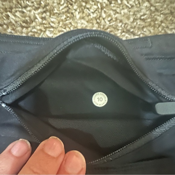 Lululemon High Rise Speed Up 2.5” - Picture 4 of 4